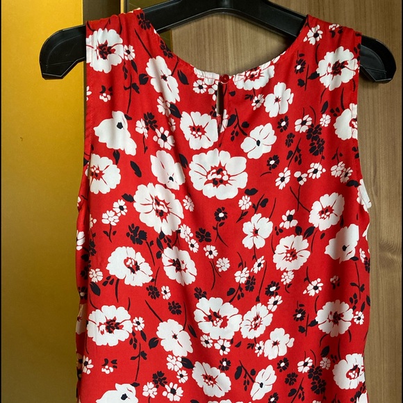 Sleeveless blouse red vibrant floral pattern - Picture 3 of 4